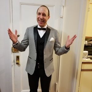 Meet your Posher, Christopher